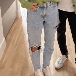 Topshop Ripped Highwaist Mom Jean